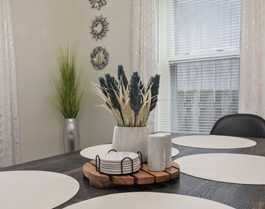 366 N Hemlock Avenue - Photo Thumbnail 13