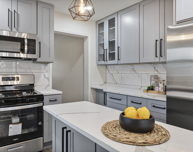 366 N Hemlock Avenue - Photo Thumbnail 10