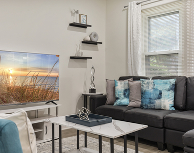 366 N Hemlock Avenue - Photo Thumbnail 4
