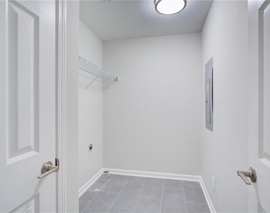 1173 Arlington Avenue Sw - Photo Thumbnail 7