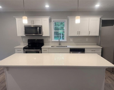 2501 Sandy Court - Photo Thumbnail 7