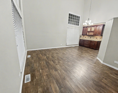 1213 Pennsbury Lane - Photo Thumbnail 2