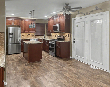 1213 Pennsbury Lane - Photo Thumbnail 4