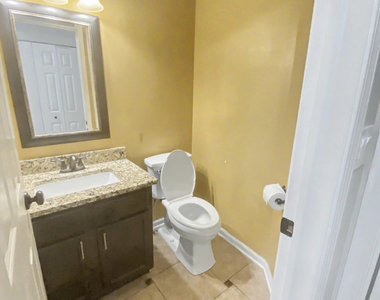 1213 Pennsbury Lane - Photo Thumbnail 7