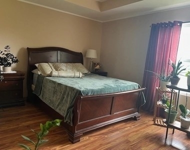 1005 Singer Avenue - Photo Thumbnail 8