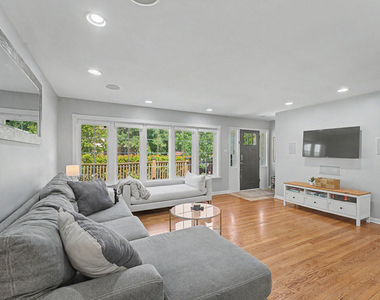 801 8th Avenue - Photo Thumbnail 2