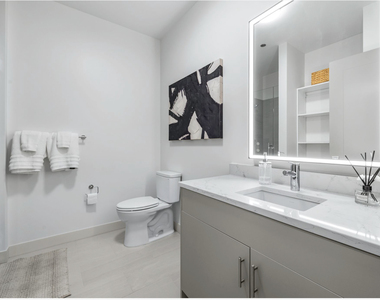 111 W Illinois Street - Photo Thumbnail 7