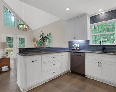 6524 Medlock Road - Photo Thumbnail 7