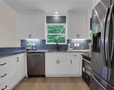 6524 Medlock Road - Photo Thumbnail 9