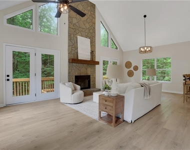 6524 Medlock Road - Photo Thumbnail 5