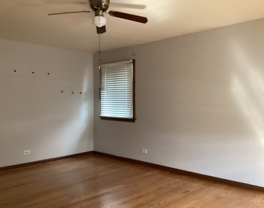 928 N Rohlwing Road - Photo Thumbnail 10