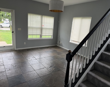 384 Reston Circle - Photo Thumbnail 4