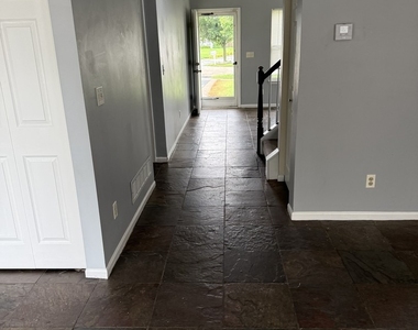 384 Reston Circle - Photo Thumbnail 6
