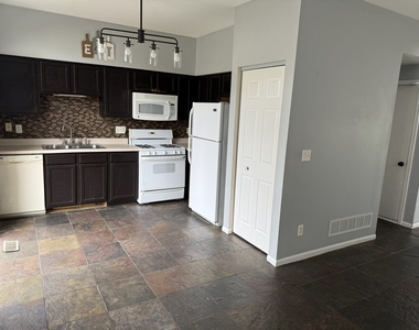 384 Reston Circle - Photo Thumbnail 7
