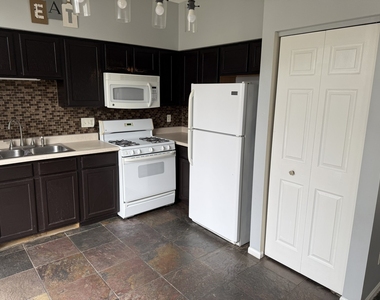 384 Reston Circle - Photo Thumbnail 5