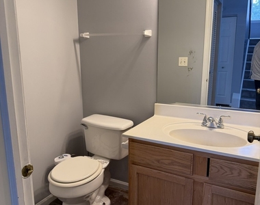 384 Reston Circle - Photo Thumbnail 8