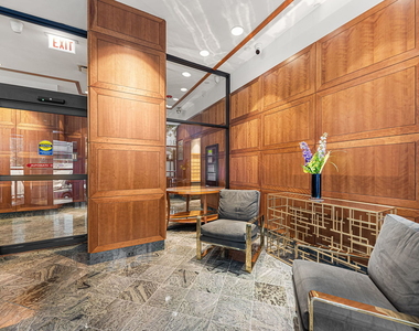 100 E Walton Street - Photo Thumbnail 11