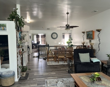 2062 Peach Tree Lane - Photo Thumbnail 5