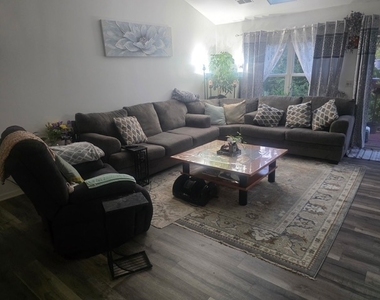 2062 Peach Tree Lane - Photo Thumbnail 8