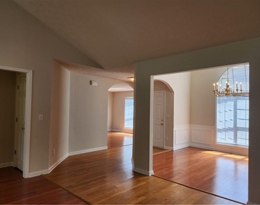 456 Canterbury Place Drive - Photo Thumbnail 2