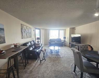 480 N Mcclurg Court - Photo Thumbnail 3