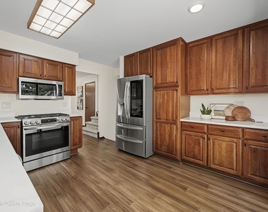 800 Marston Avenue Ne - Photo Thumbnail 10