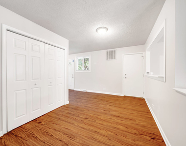 14433 Springfield Avenue - Photo Thumbnail 8