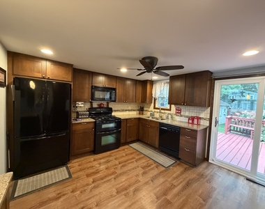 714 Walnut Lane - Photo Thumbnail 5
