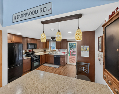 714 Walnut Lane - Photo Thumbnail 4