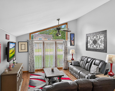 714 Walnut Lane - Photo Thumbnail 1