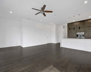 1617 N Ashland Avenue - Photo Thumbnail 6