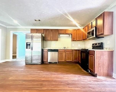 1315 Snapfinger Road - Photo Thumbnail 3