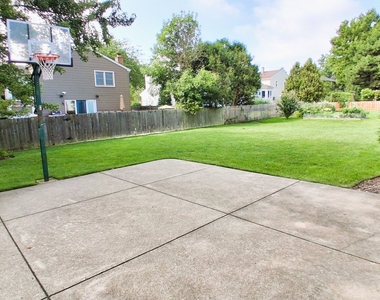 920 Chaucer Way - Photo Thumbnail 3