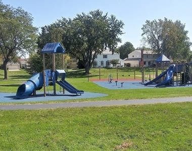 920 Chaucer Way - Photo Thumbnail 20
