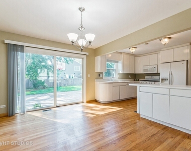 920 Chaucer Way - Photo Thumbnail 5