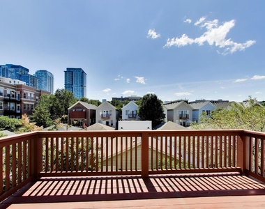 329 W Goethe Street - Photo Thumbnail 21