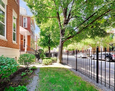 329 W Goethe Street - Photo Thumbnail 1