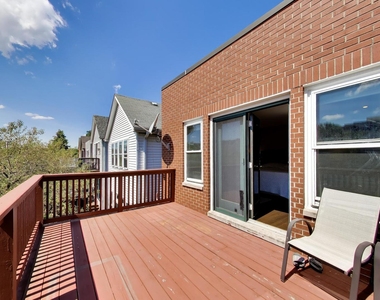 329 W Goethe Street - Photo Thumbnail 20