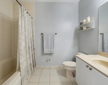 950 W Monroe Street - Photo Thumbnail 6