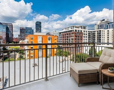 950 W Monroe Street - Photo Thumbnail 7