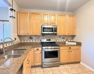 2437 Oneida Lane - Photo Thumbnail 5