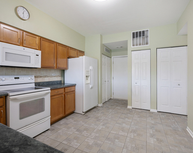 1829 Golden Gate Lane - Photo Thumbnail 7