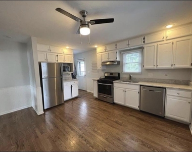 324 Hiawatha Drive - Photo Thumbnail 4