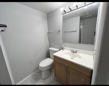 324 Hiawatha Drive - Photo Thumbnail 5