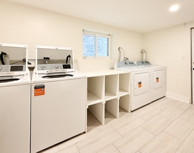 5536 N Spaulding Avenue - Photo Thumbnail 12