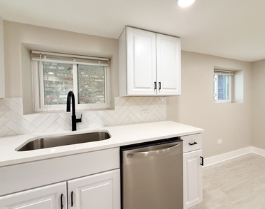 5536 N Spaulding Avenue - Photo Thumbnail 6