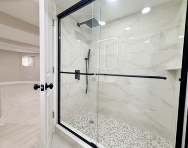 5536 N Spaulding Avenue - Photo Thumbnail 1