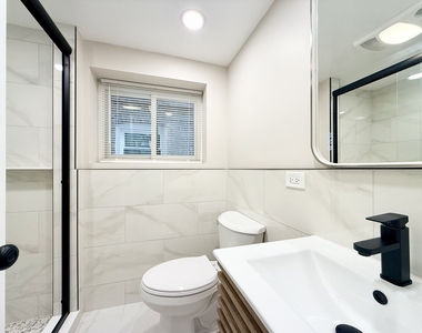 5536 N Spaulding Avenue - Photo Thumbnail 8