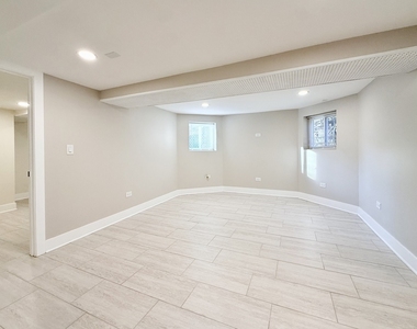 5536 N Spaulding Avenue - Photo Thumbnail 7