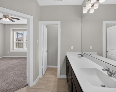 6915 Rosemont Court - Photo Thumbnail 24